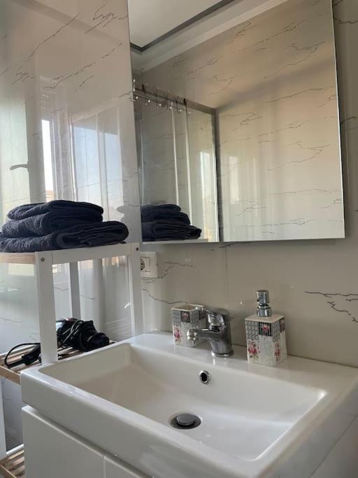 Oslo Rruga Bardhyl Apartament * Tirana